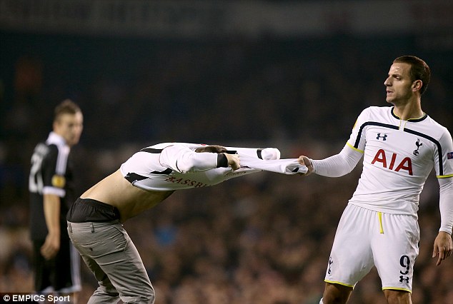 Spurs forward Roberto Soldado was unimpressed by the antics of the three